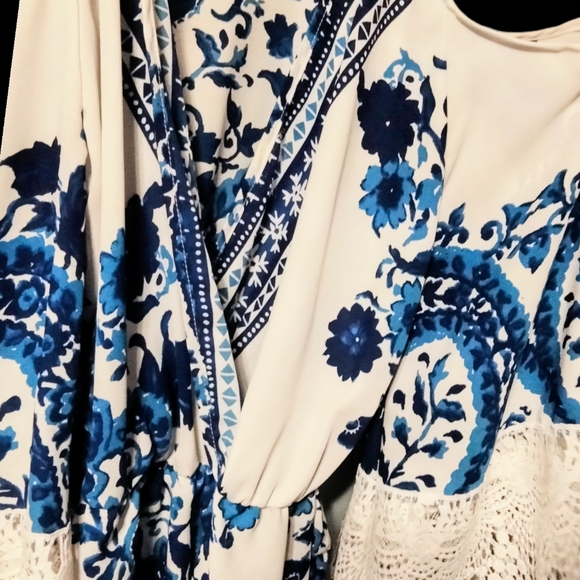 Playsuits ( hard to photograph) - Picture 5 of 8